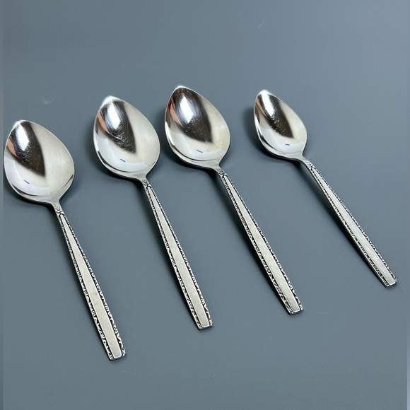 Oneida Community Via Roma Stainless Flatware 4pcs 3 Soup Spoons 1 Teaspoon - Picture 1 of 9